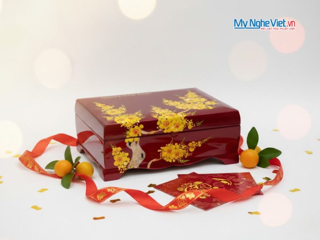Hộp đựng quà tết cao cấp họa tiết mai vàng nền đỏ