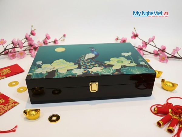 Hộp đựng quà tết cao cấp họa tiết chim công nền xanh