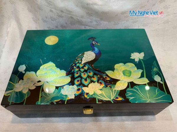Hộp đựng quà tết cao cấp họa tiết chim công nền xanh