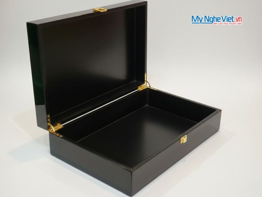 Hộp đựng quà tết cao cấp họa tiết chim công