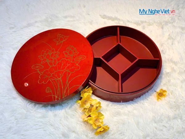 Hộp Mứt Tết Sơn Mài Tịnh Sen Vàng 5 Ngăn Nền Đỏ