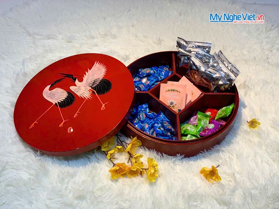Hộp Mứt Tết Sơn Mài Song Hạc Cát Tường 5 Ngăn Nền Đỏ