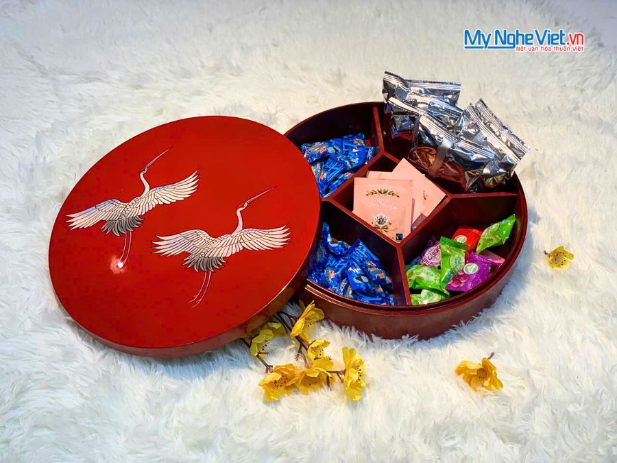 Hộp Mứt Tết Sơn Mài Song Hạc Cát Tường 5 Ngăn Nền Đỏ