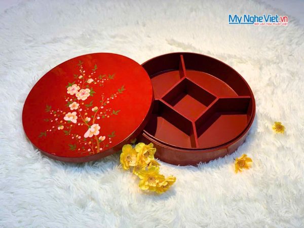 Hộp Mứt Tết Sơn Mài Mai Đào Tụ Lộc 5 Ngăn Nền Đỏ