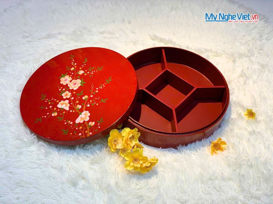 Hộp Mứt Tết Sơn Mài Mai Đào Tụ Lộc 5 Ngăn Nền Đỏ