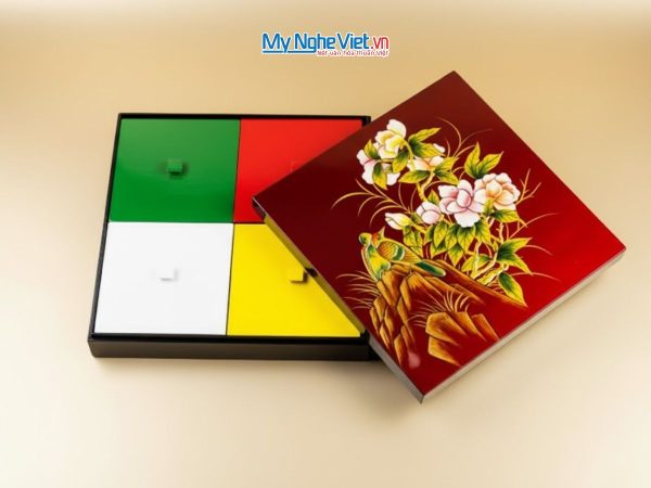 Hộp mứt sơn mài vuông 4 ngăn đắp nổi vẽ chim nền đỏ MNV-HM04-1 - Quà Tết Ý Nghĩa