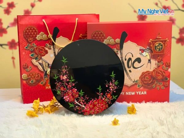 Hộp Mứt Tết Sơn Mài Mai Đỏ Đón Xuân 5 Ngăn Nền Đen Hộp Xanh