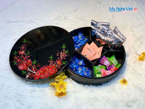 Hộp Mứt Tết Sơn Mài Mai Đỏ Đón Xuân 5 Ngăn Nền Đen Hộp Xanh