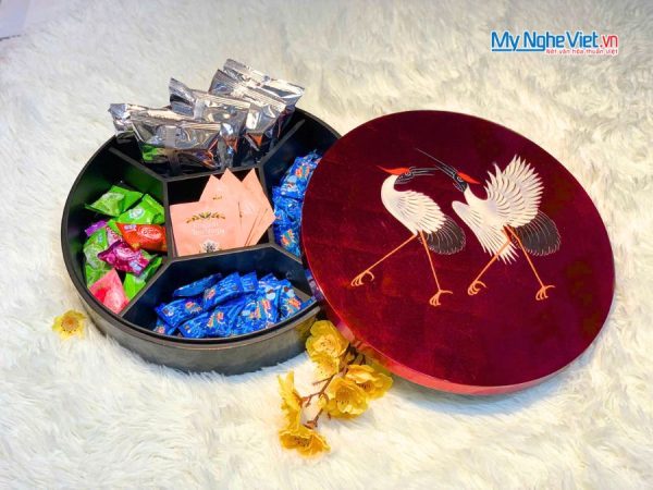 Hộp Mứt Tết Sơn Mài Đôi Hạc Uyên Ương 5 Ngăn Dát Lá Vàng