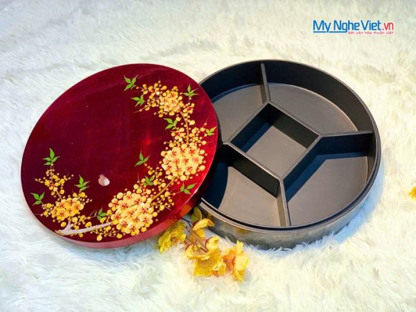 Hộp Mứt Tết Sơn Mài Mai Vàng Sum Vầy 5 Ngăn Dát Lá Vàng