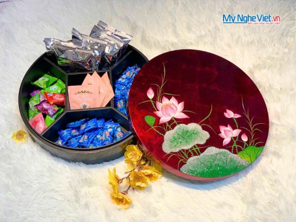 Hộp Mứt Tết Sơn Mài Sen Hồng Thanh Khiết 5 Ngăn Dát Lá Vàng