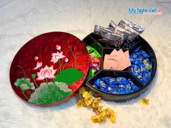 Hộp Mứt Tết Sơn Mài Sen Hồng Thanh Khiết 5 Ngăn Dát Lá Vàng