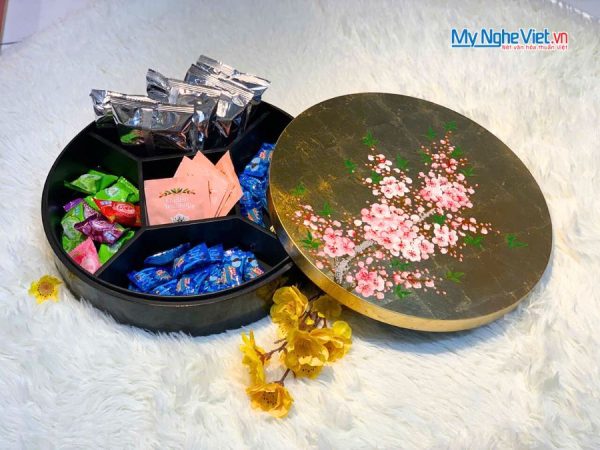 Hộp Mứt Tết Sơn Mài Đào Hồng Khai Xuân 5 Ngăn Dát Lá Vàng