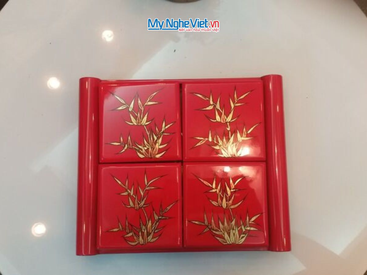 Hộp mứt tết sơn mài tay cầm 4 ngăn khay rời vẽ lá trúc