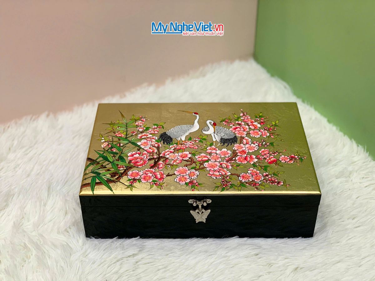 Hộp đựng quà tết sơn mài cao cấp họa tiết cò đào dát lá vàng