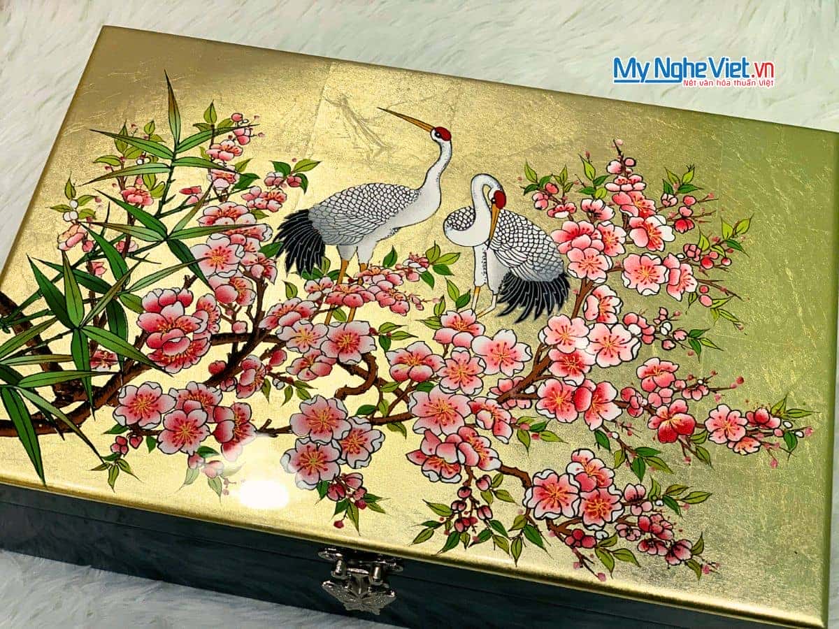 Hộp đựng quà tết sơn mài cao cấp họa tiết cò đào dát lá vàng