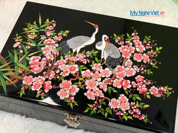 Hộp đựng quà tết sơn mài cao cấp họa tiết cò đào nền đen