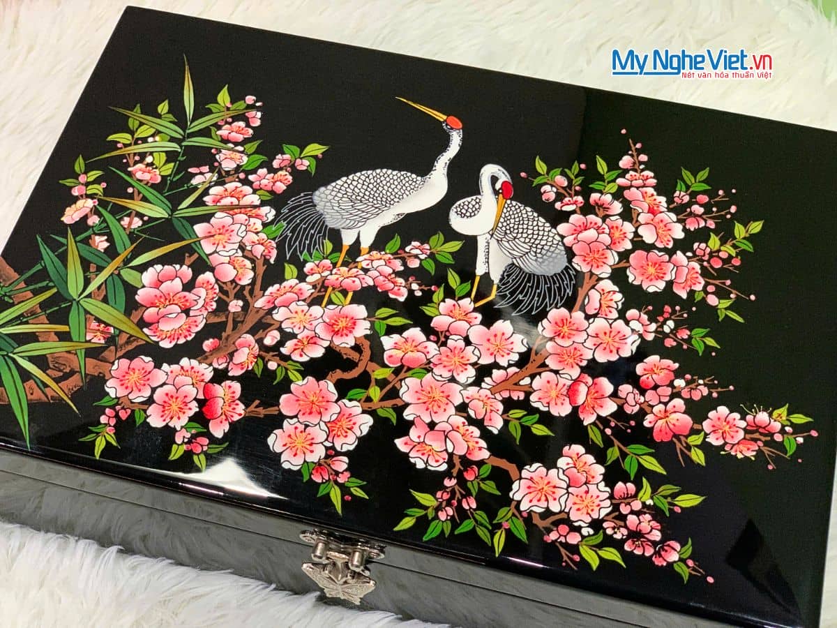 Hộp đựng quà tết sơn mài cao cấp họa tiết cò đào nền đen