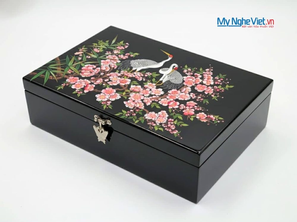 Hộp đựng quà tết sơn mài cao cấp họa tiết cò đào nền đen