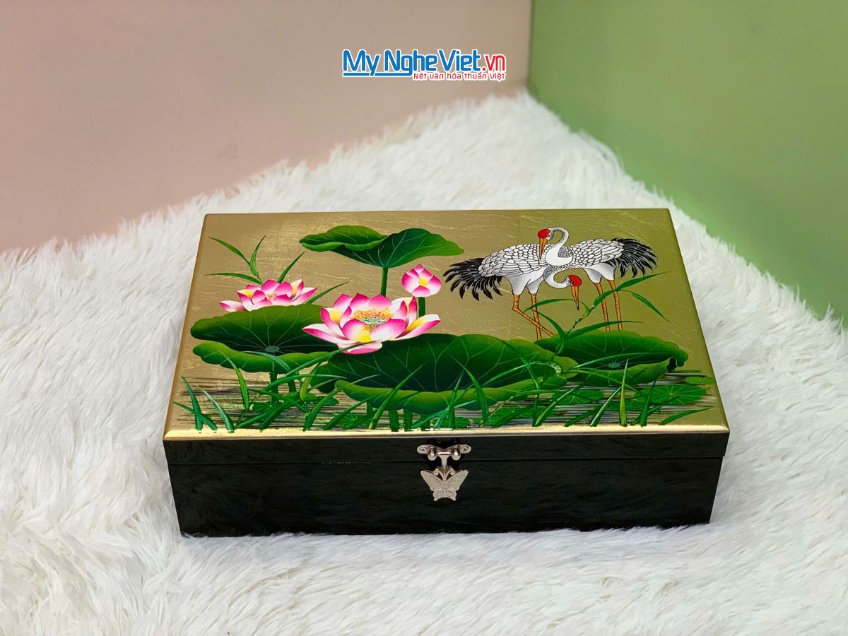 Hộp đựng quà tết sơn mài cao cấp họa tiết cò sen dát lá vàng