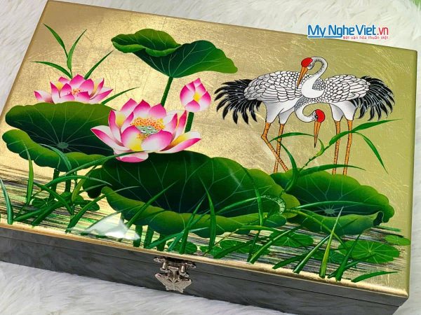 Hộp đựng quà tết sơn mài cao cấp họa tiết cò sen dát lá vàng