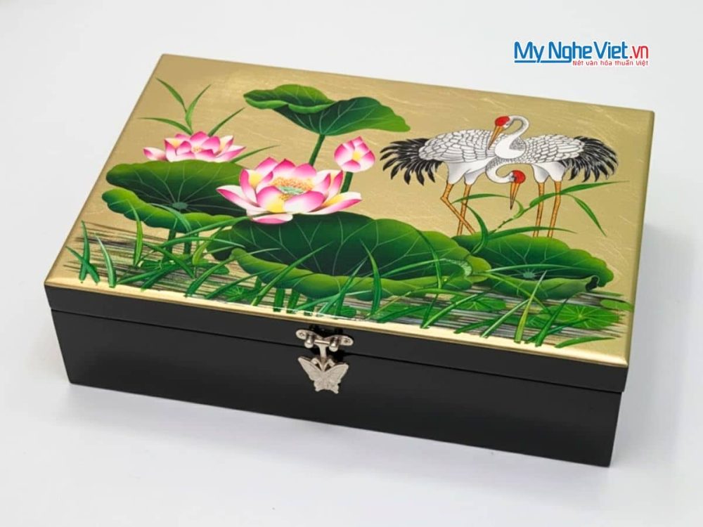 Hộp đựng quà tết sơn mài cao cấp họa tiết cò sen dát lá vàng