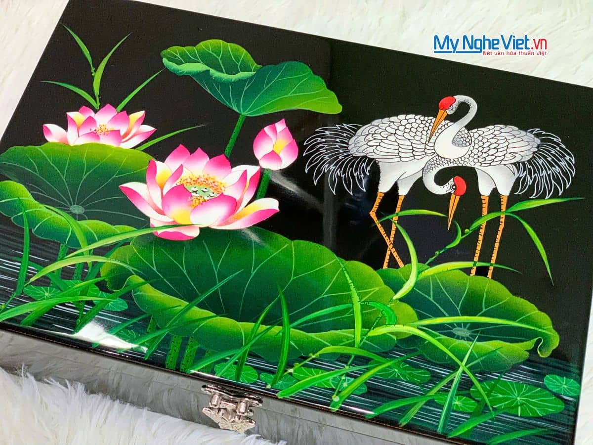 Hộp đựng quà tết sơn mài cao cấp họa tiết cò sen nền đen