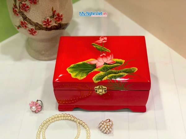 Hộp Trang Sức Sơn Mài Cao Cấp Lớn Có Chân Vẽ Hoa Sen Đắp Nổi Nền Đỏ