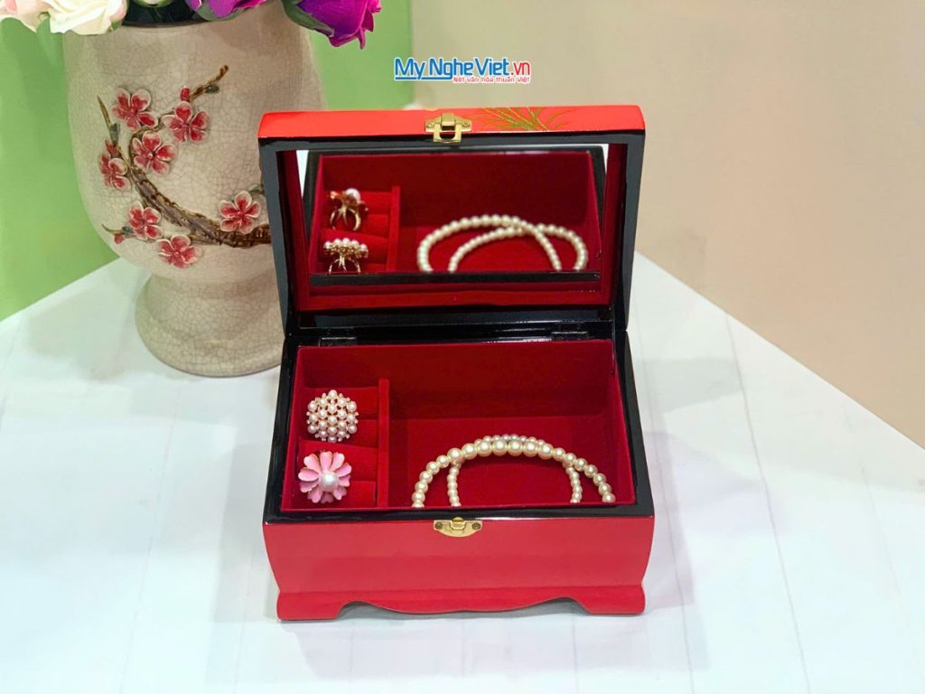 Hộp Trang Sức Sơn Mài Cao Cấp Lớn Có Chân Vẽ Hoa Sen Đắp Nổi Nền Đỏ