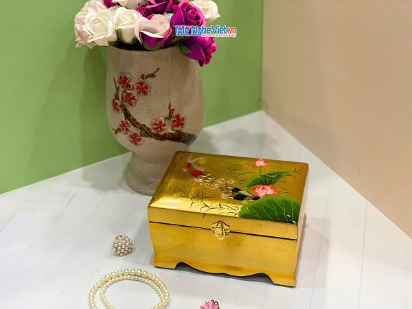 Hộp Trang Sức Sơn Mài Cao Cấp Lớn Có Chân Vẽ Hoa Sen Đắp Nổi