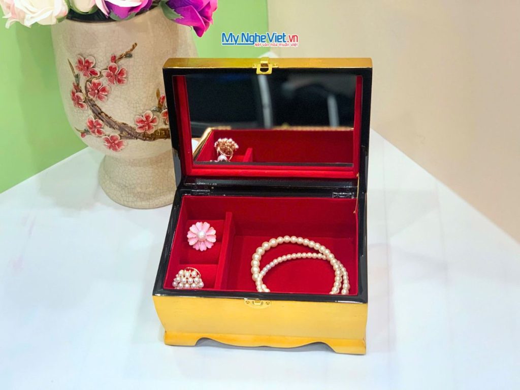 Hộp Trang Sức Sơn Mài Cao Cấp Lớn Có Chân Vẽ Hoa Sen Đắp Nổi