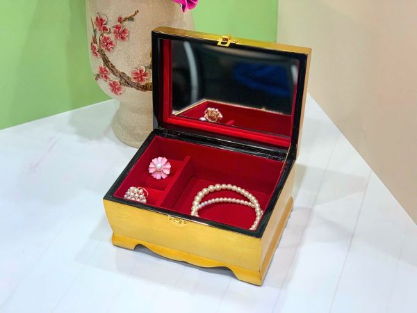 Hộp Trang Sức Sơn Mài Cao Cấp Lớn Có Chân Vẽ Hoa Sen Đắp Nổi