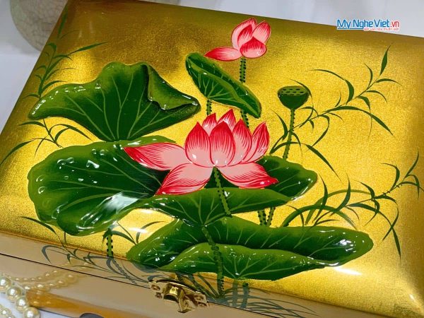 Hộp Trang Sức Sơn Mài Cao Cấp Lớn Có Chân Vẽ Hoa Sen Đắp Nổi