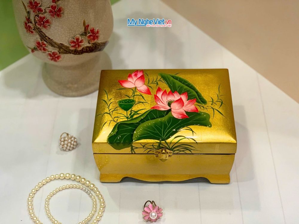 Hộp Trang Sức Sơn Mài Cao Cấp Lớn Có Chân Vẽ Hoa Sen Đắp Nổi
