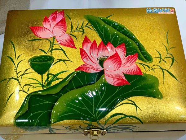 Hộp Trang Sức Sơn Mài Cao Cấp Lớn Có Chân Vẽ Hoa Sen Đắp Nổi