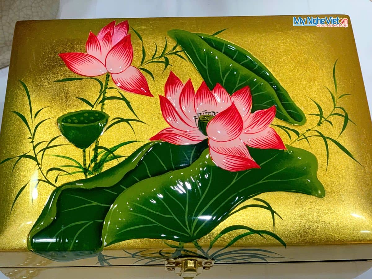 Hộp Trang Sức Sơn Mài Cao Cấp Lớn Có Chân Vẽ Hoa Sen Đắp Nổi