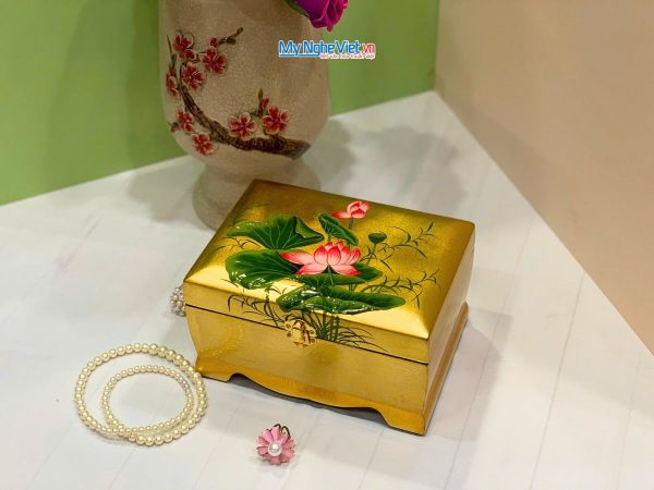 Hộp Trang Sức Sơn Mài Cao Cấp Lớn Có Chân Vẽ Hoa Sen Đắp Nổi