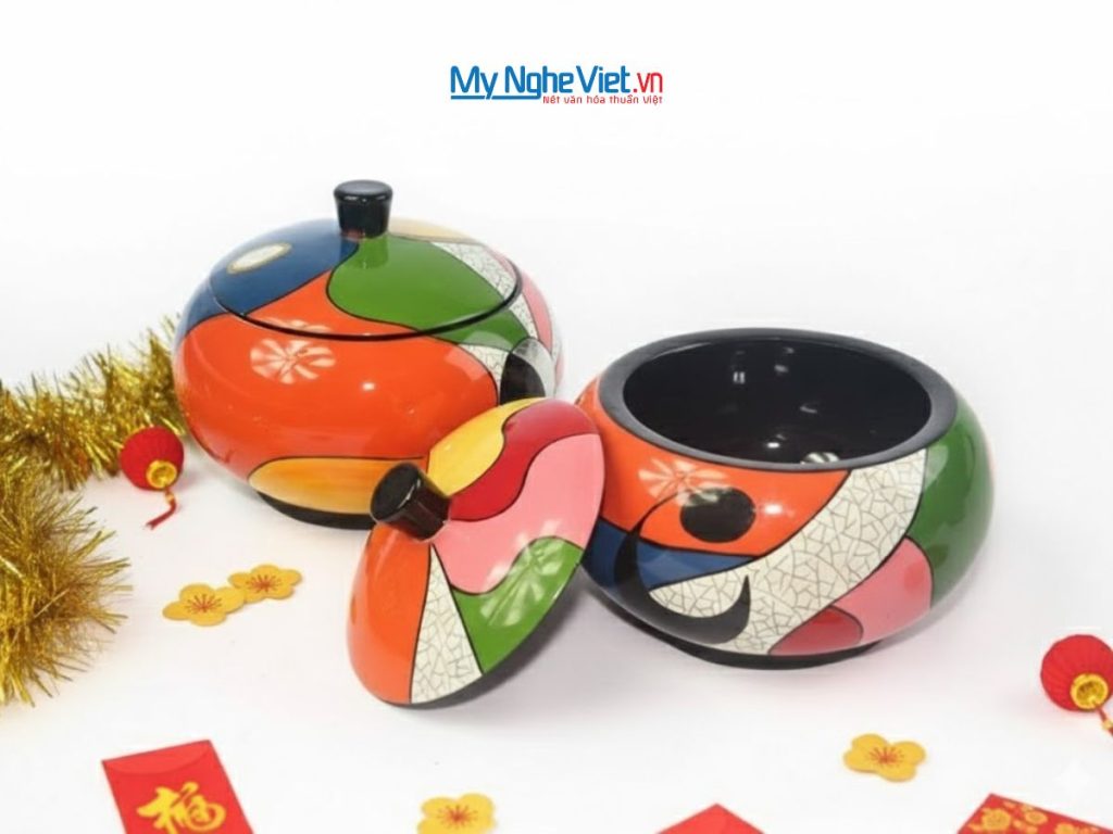 Hũ đào sơn mài đựng mứt vẽ lập thể