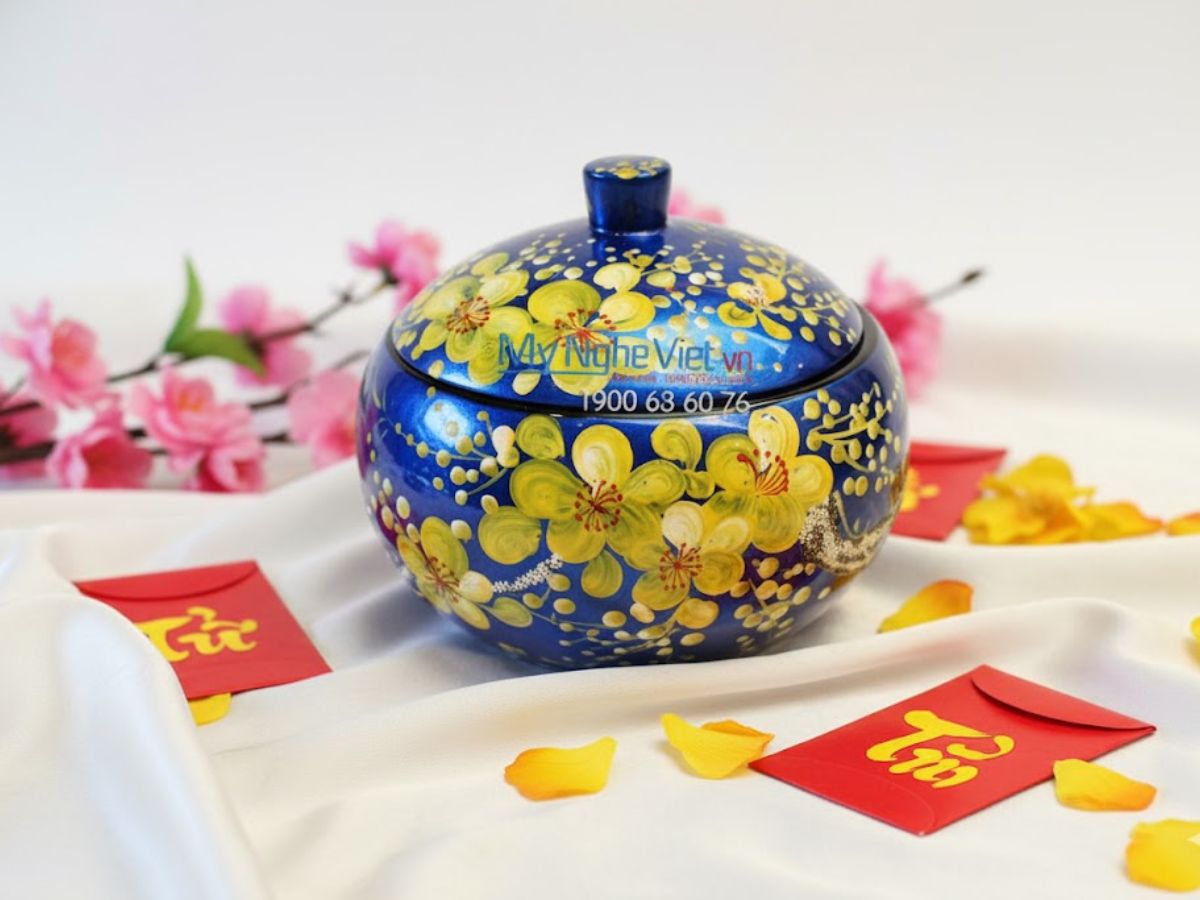 Hũ đào sơn mài xanh vẽ hoa mai vàng