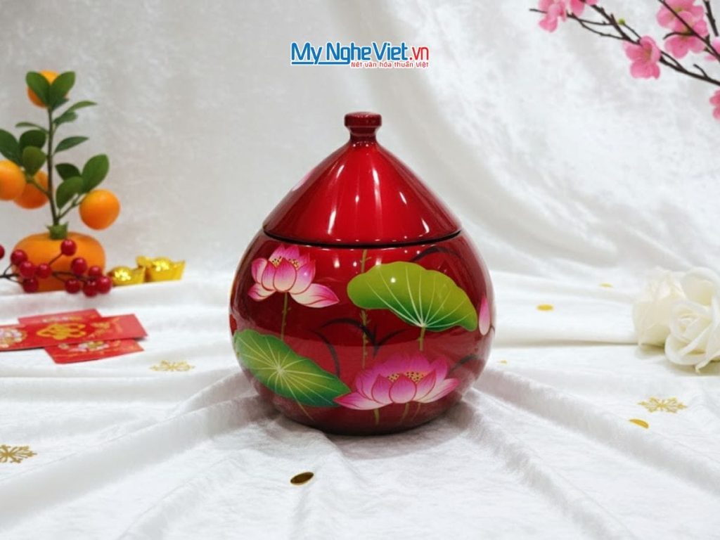 Hũ mận sơn mài đựng mứt vẽ hoa sen