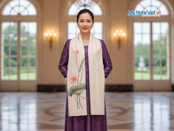 Khăn lụa đũi họa tiết hoa sen thêu tay trắng 100% silk cao cấp