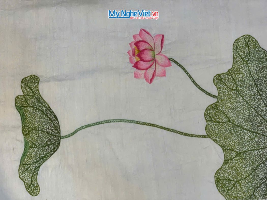 Khăn lụa đũi họa tiết hoa sen thêu tay màu trắng 100% silk cao cấp