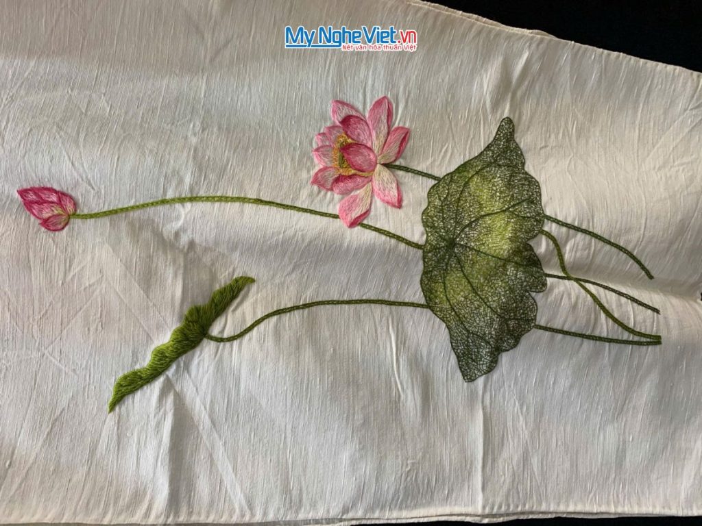 Khăn lụa đũi họa tiết hoa sen thêu tay 100% silk
