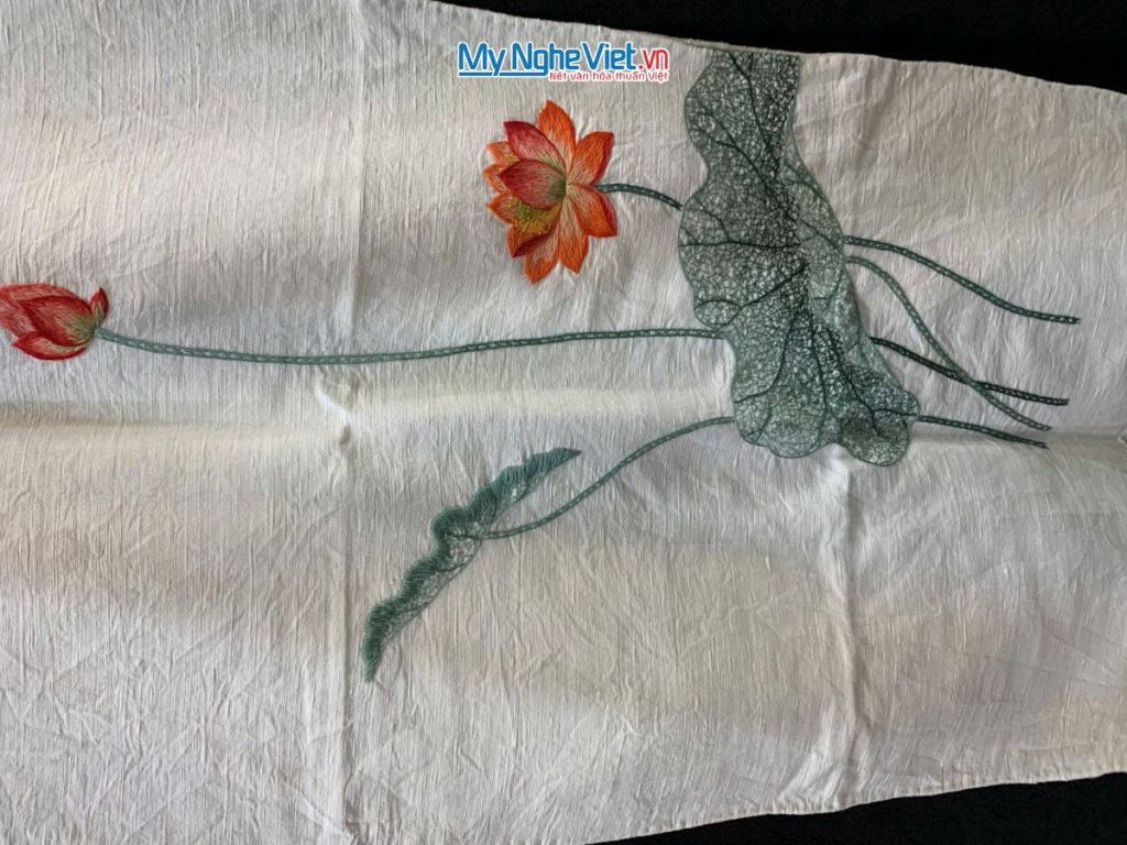 Khăn lụa đũi họa tiết hoa sen thêu tay 100% silk