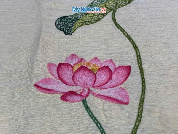 Khăn lụa đũi họa tiết hoa sen thêu tay màu kem 100% silk cao cấp