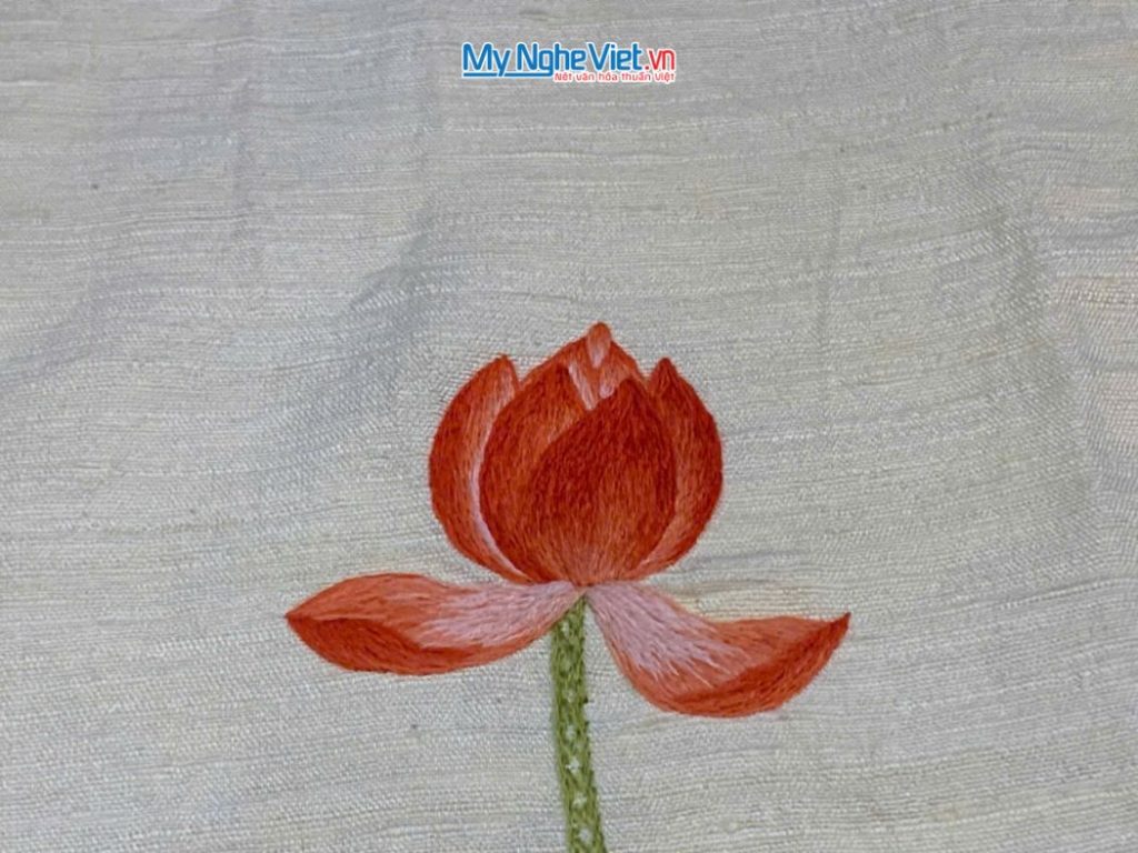 Khăn lụa đũi họa tiết hoa sen thêu tay màu kem 100% silk cao cấp