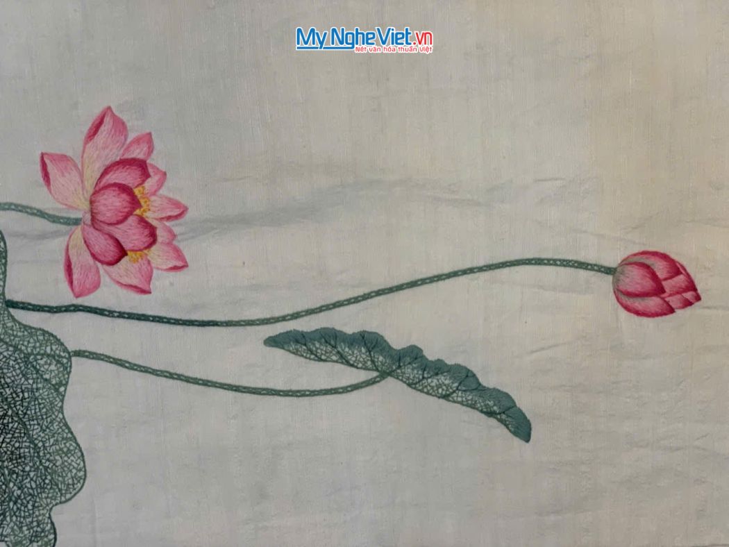 Khăn lụa đũi họa tiết hoa sen thêu tay trắng 100% silk cao cấp