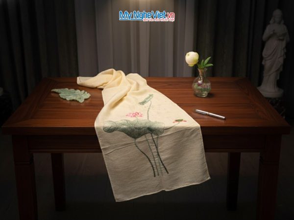 Khăn lụa đũi họa tiết hoa sen thêu tay 100% silk