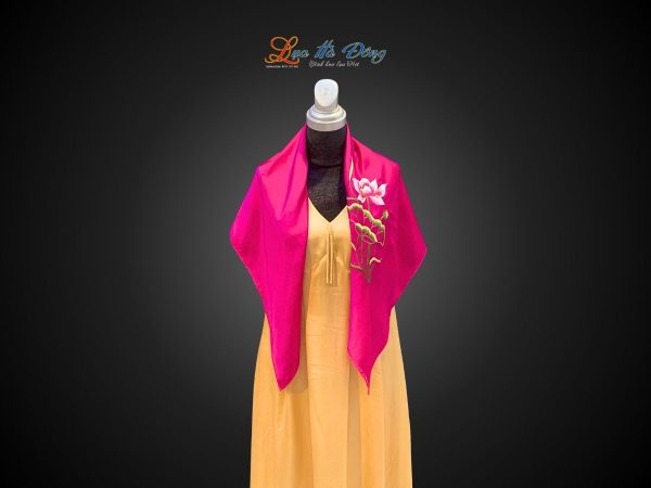 Khăn lụa vuông thêu sen trơn màu hồng tím