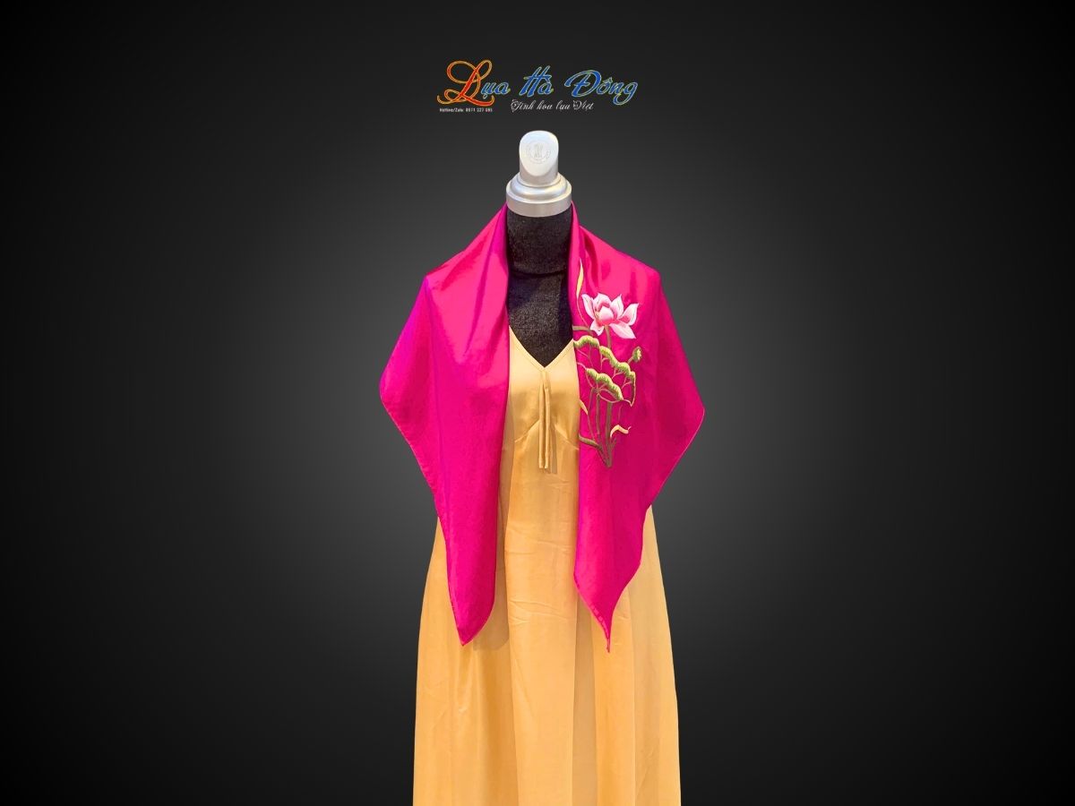 Khăn lụa vuông thêu sen trơn màu hồng tím